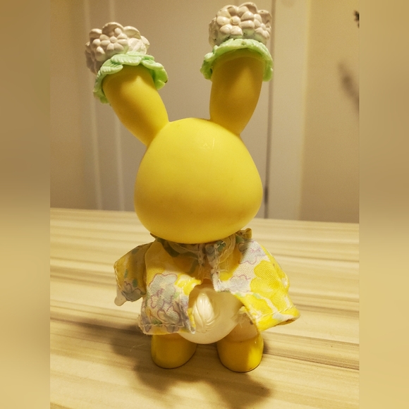 Vintage Tomy/Kidsview Tea Bunnies Yellow Bunny Figurine Sunny Bunny Bay Inn - Picture 3 of 5